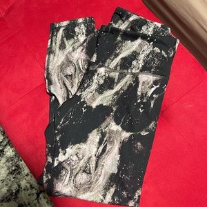 New high rise Go-dry power soft leggings 7/8 Old Navy, Large.